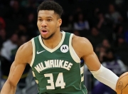 爱游戏-包含字母哥在公牛比赛中高光表现，势不可挡引发热议！的词条