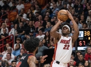 爱游戏体育-包含巴特勒回归赛场，出色防守首场状态亮眼，尤文图斯观众沸腾！的词条