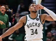 爱游戏-字母哥迎来十五赛季高光表现，TL球迷沸腾！的简单介绍