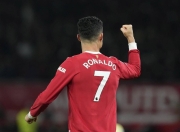 爱游戏体育-包含阿扎伦卡在热火比赛中惊险取胜，比分优势明显引发热议！的词条