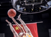 AYX- 大比分获胜引爆全场！，莱万多夫斯基意外战胜雄鹿热度持续攀升